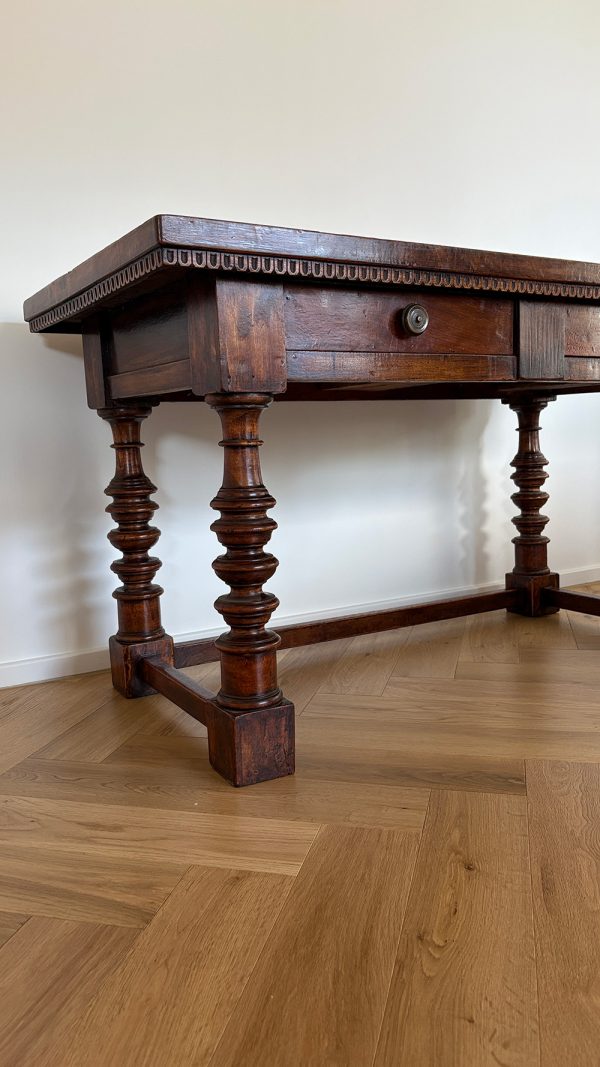 18th century walnut side table - Italy - Image 2
