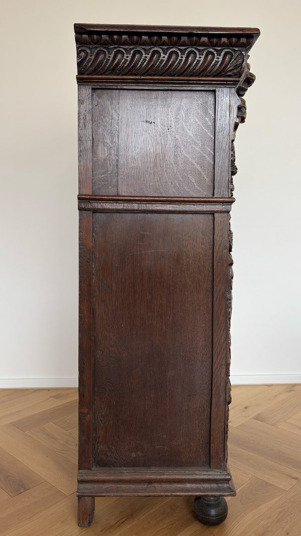 19th C. with 17th C. elements carved oak cupboard - Flanders - Image 3